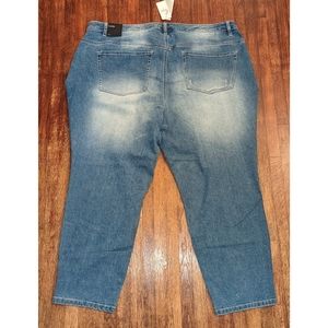 NWT Lane Bryant light blue stretchy faded denim jean capri size 22